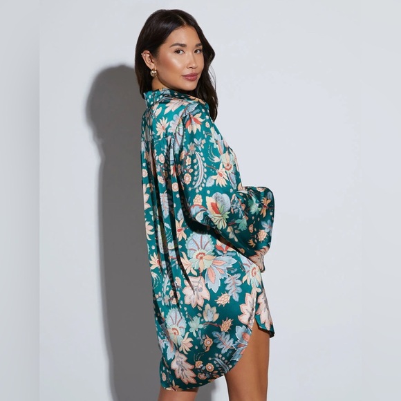 Acoa Desert Express Satin Floral Tunic by VICI - Picture 5 of 13